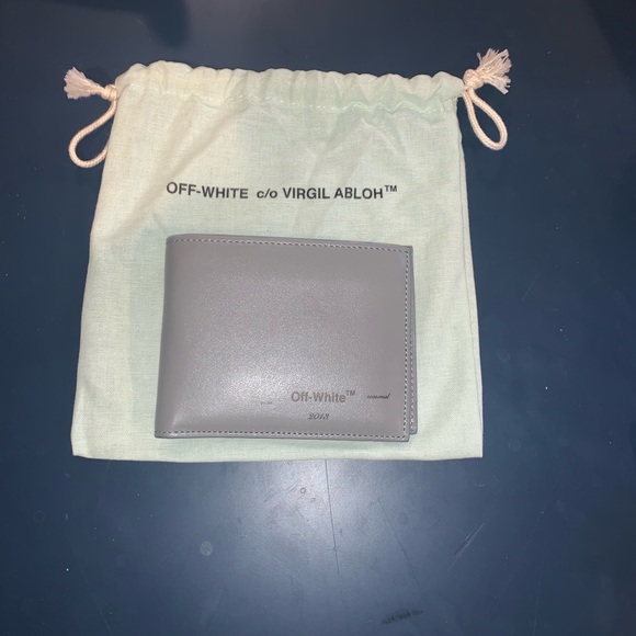 Off White Bi-Fold Wallet - Picture 2 of 4